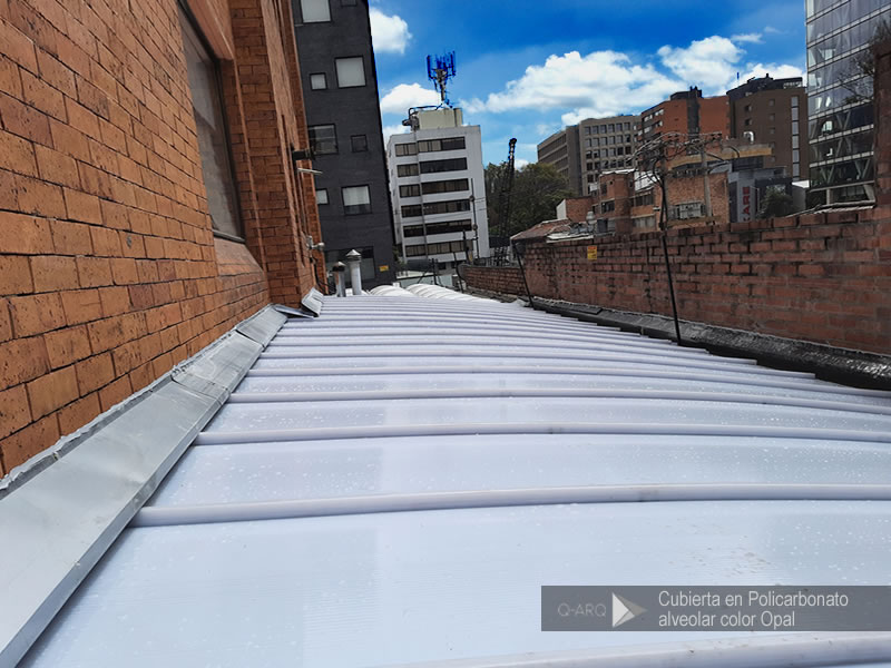 cubierta-en-policarbonato-alveolar-2